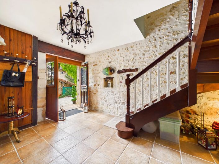 Image No.6-5 Bed House for sale