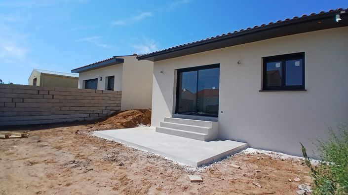 Image No.5-2 Bed House for sale