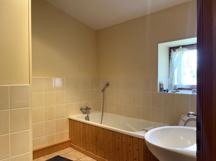 Image No.9-4 Bed House for sale