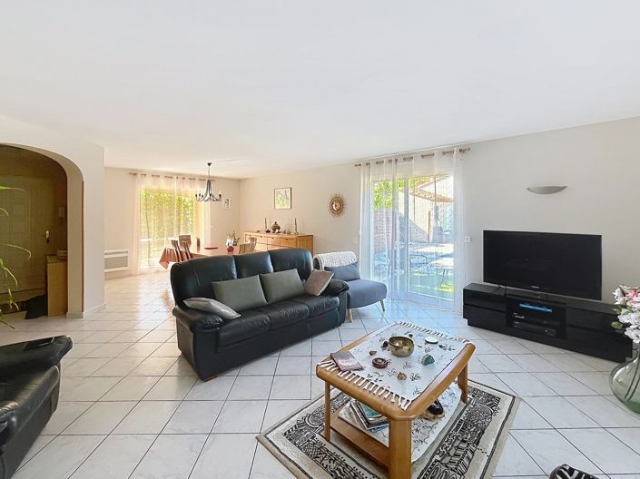Image No.5-4 Bed House for sale