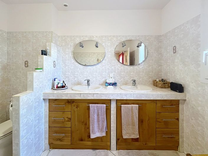 Image No.9-4 Bed House for sale