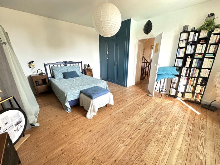 Image No.6-6 Bed House for sale