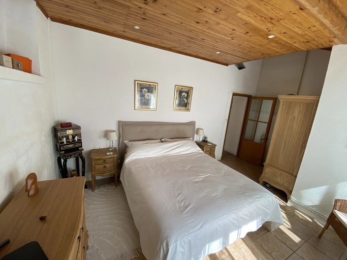 Image No.10-3 Bed House for sale