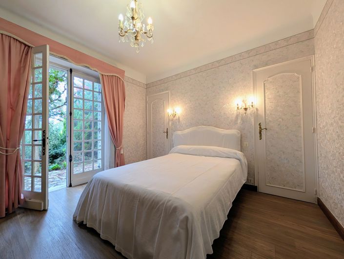 Image No.8-3 Bed House for sale