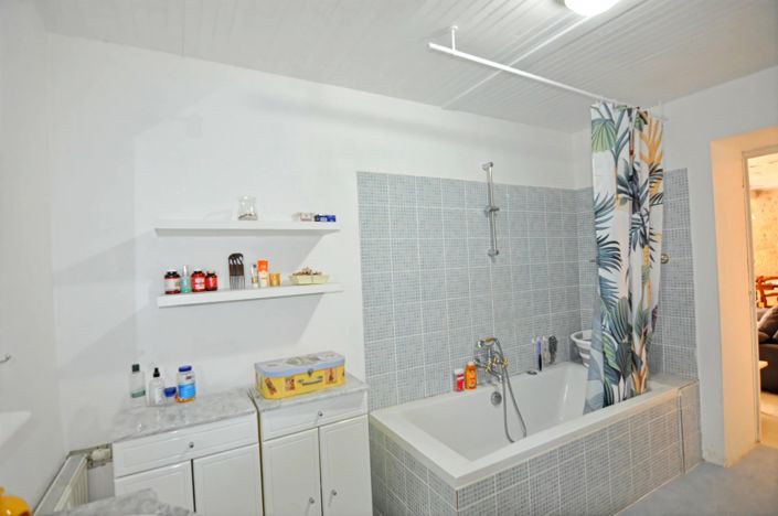 Image No.10-5 Bed House for sale