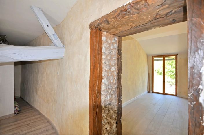 Image No.8-5 Bed House for sale
