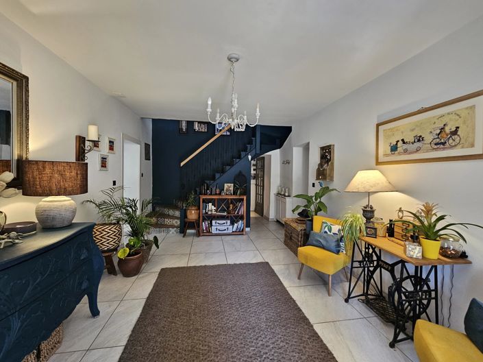 Image No.7-9 Bed House for sale