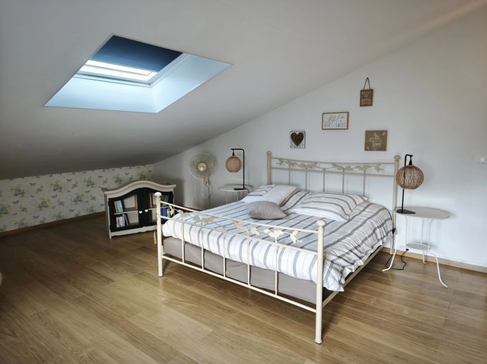 Image No.8-5 Bed House for sale