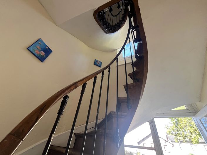 Image No.8-5 Bed House for sale