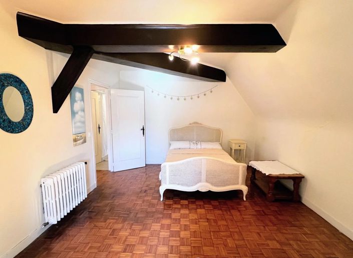 Image No.9-5 Bed House for sale