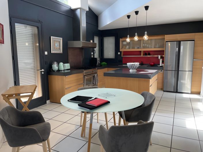 Image No.3-4 Bed House for sale
