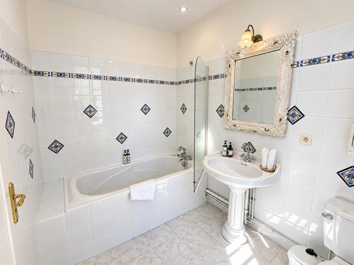 Image No.12-12 Bed House for sale