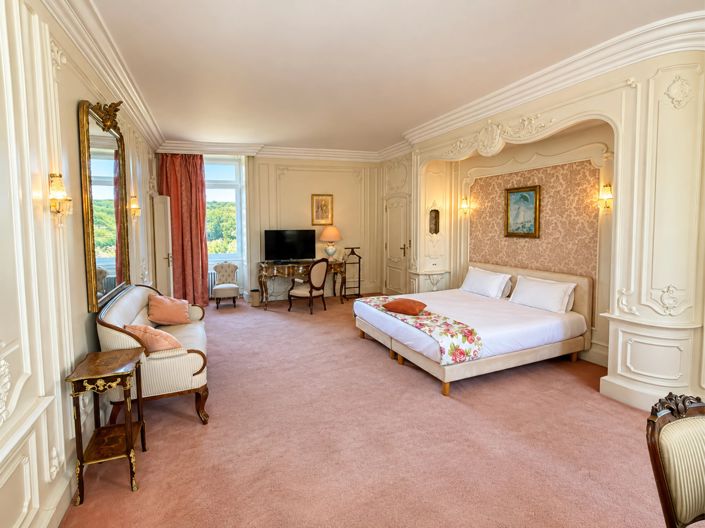 Image No.8-12 Bed House for sale