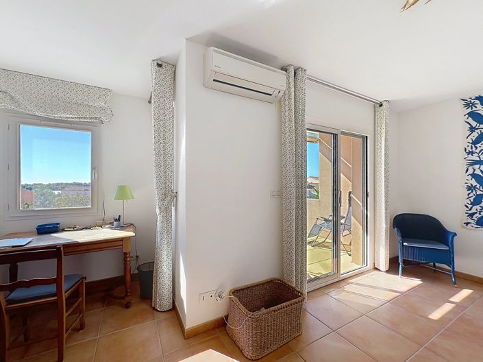 Image No.10-3 Bed House for sale