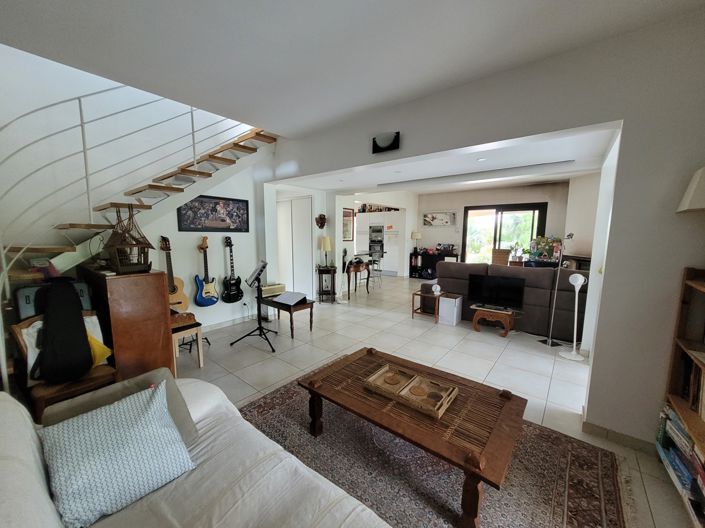 Image No.8-4 Bed House for sale