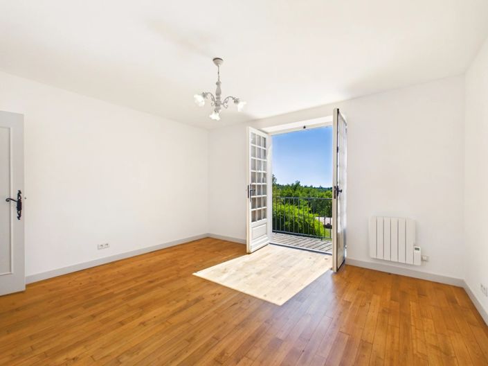 Image No.9-9 Bed House for sale