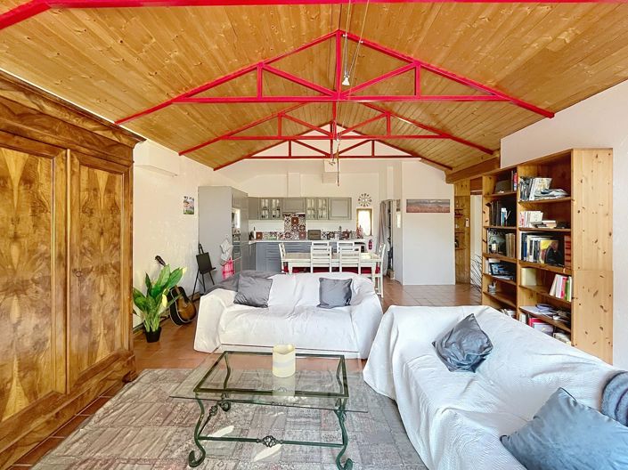 Image No.2-4 Bed House for sale