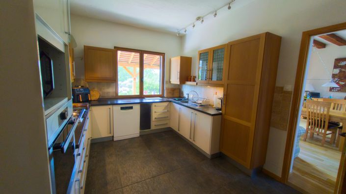 Image No.8-4 Bed House for sale