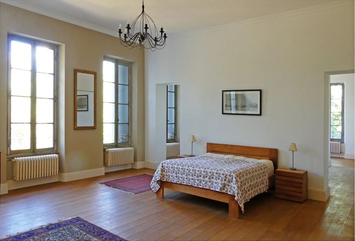 Image No.9-6 Bed House for sale
