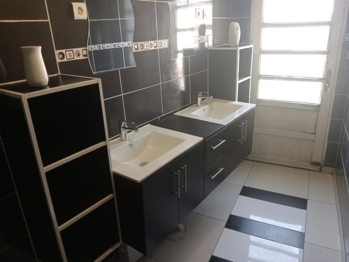 Image No.12-3 Bed House for sale