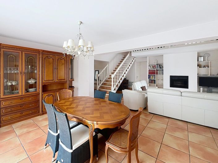 Image No.5-4 Bed House for sale