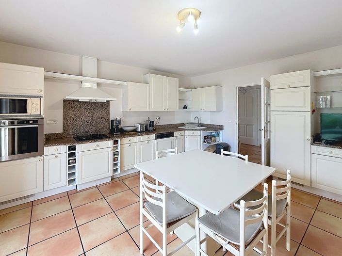 Image No.6-4 Bed House for sale