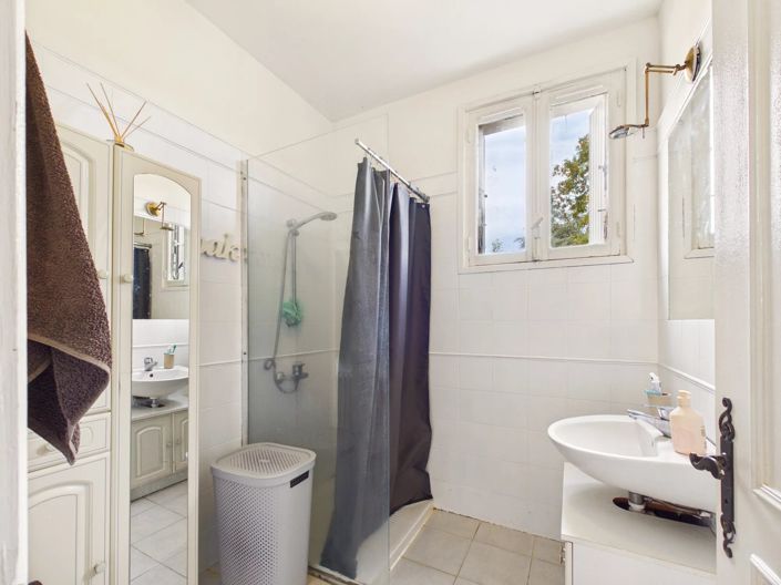 Image No.8-4 Bed House for sale