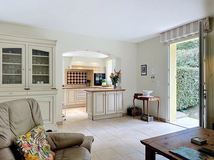 Image No.10-5 Bed House for sale