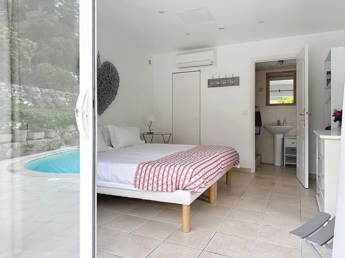 Image No.9-5 Bed House for sale