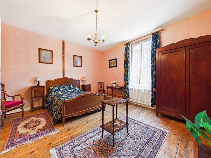 Image No.12-7 Bed House for sale