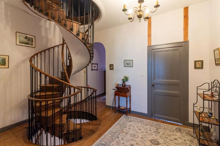 Image No.7-7 Bed House for sale