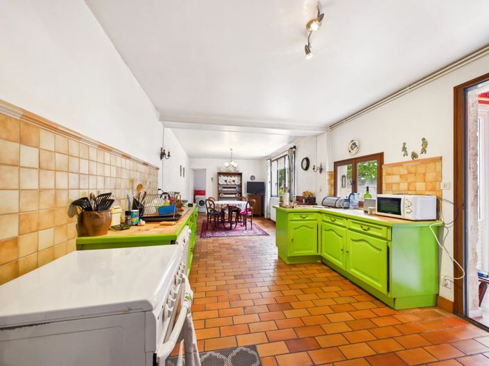 Image No.8-7 Bed House for sale