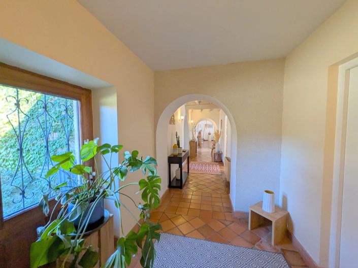 Image No.12-5 Bed House for sale