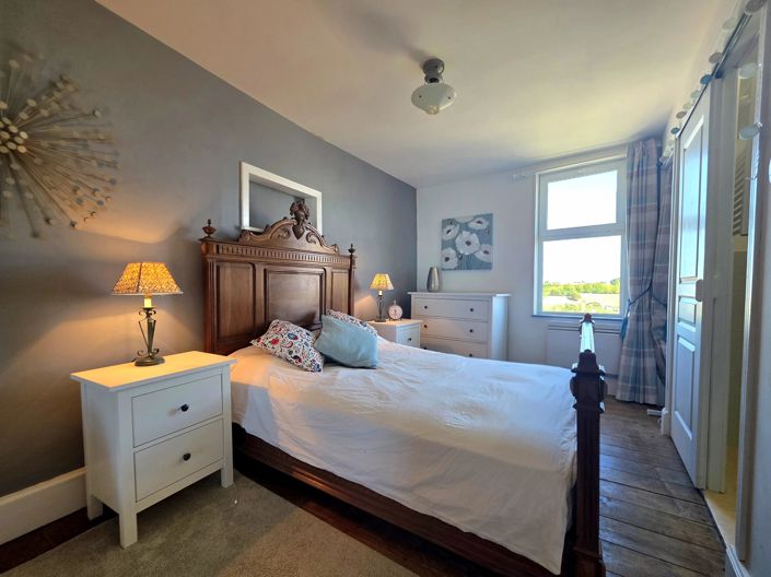 Image No.12-4 Bed House for sale