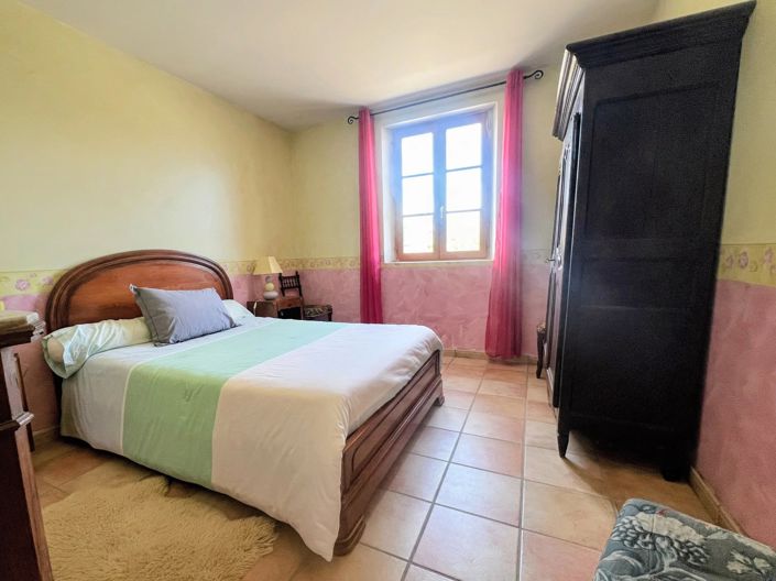 Image No.10-4 Bed House for sale
