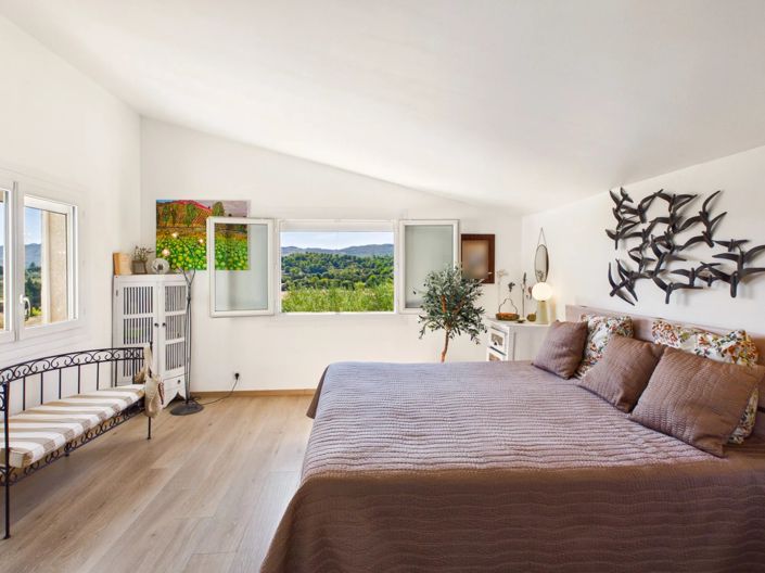 Image No.8-4 Bed House for sale