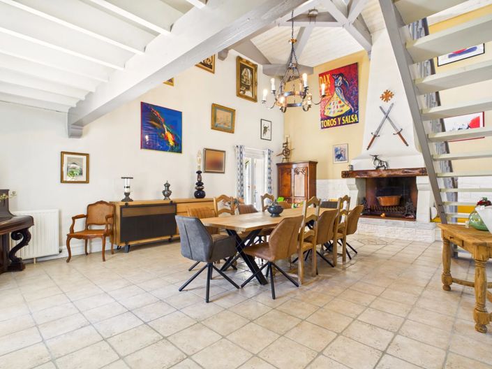 Image No.8-5 Bed House for sale