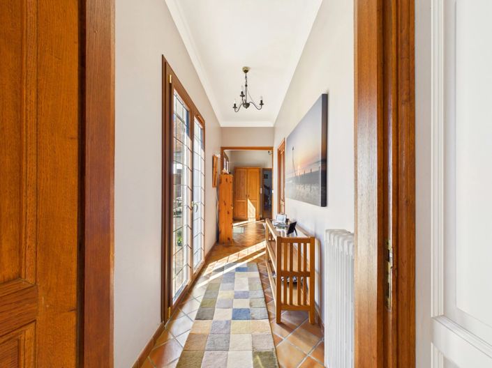 Image No.9-5 Bed House for sale