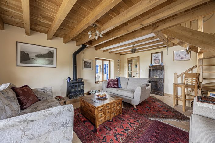 Image No.2-4 Bed House for sale