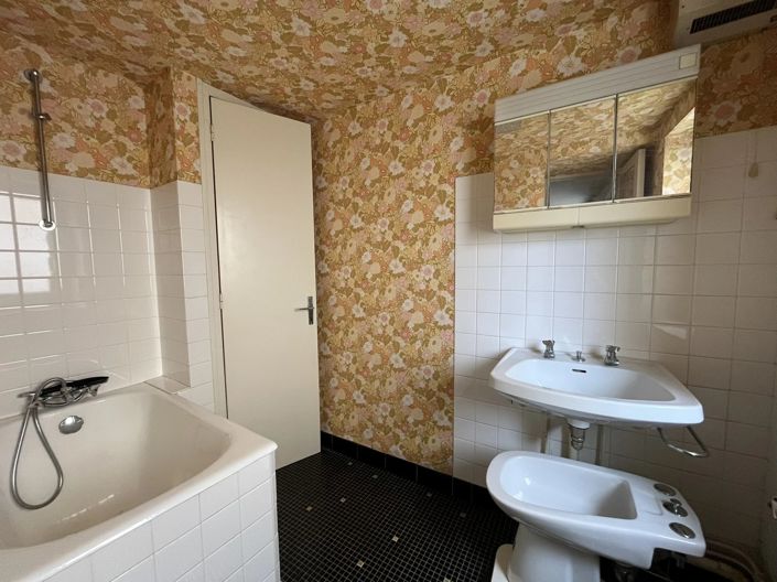 Image No.10-3 Bed House for sale