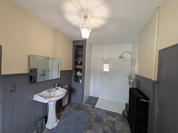Image No.8-4 Bed House for sale