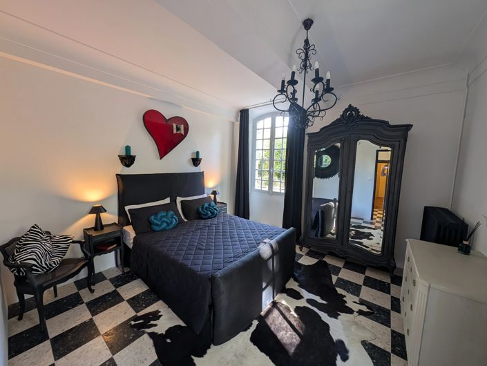 Image No.9-4 Bed House for sale