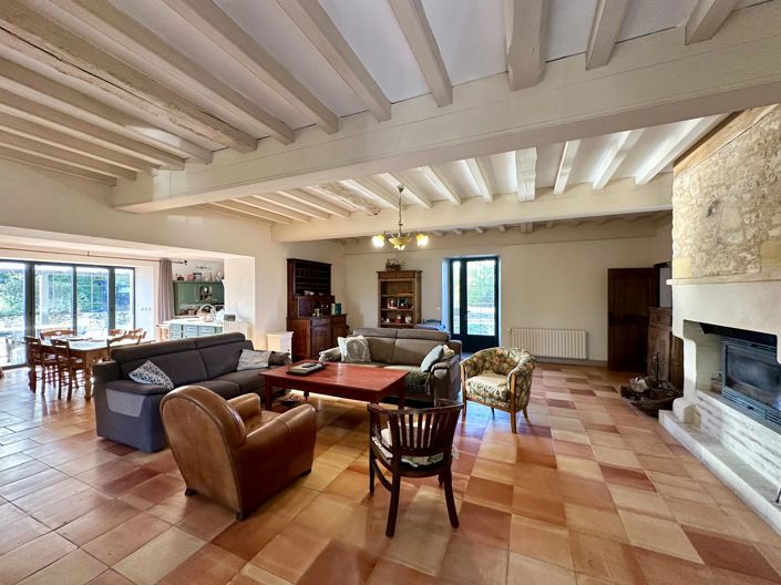 Image No.3-8 Bed House for sale