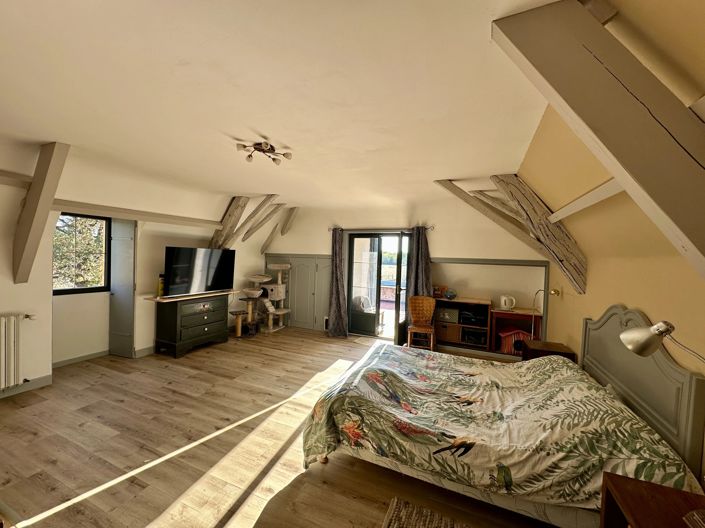 Image No.8-8 Bed House for sale