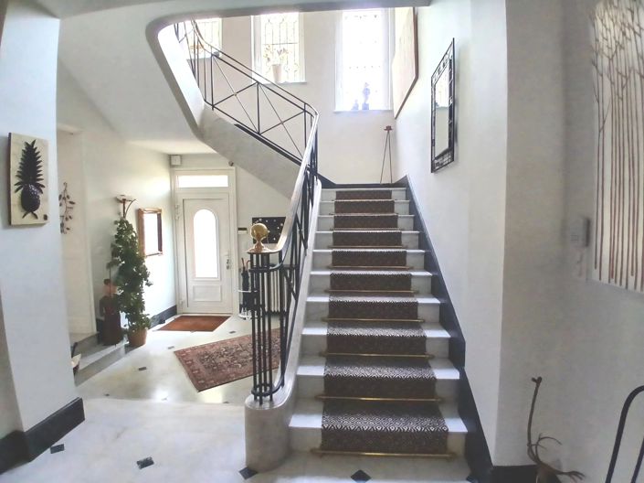 Image No.7-7 Bed House for sale