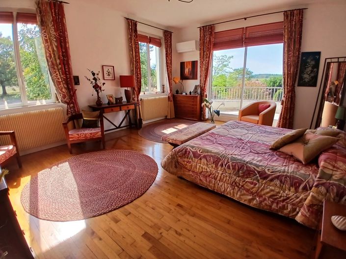 Image No.8-7 Bed House for sale