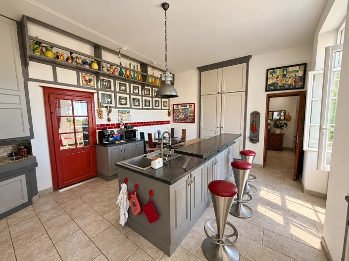 Image No.3-6 Bed House for sale
