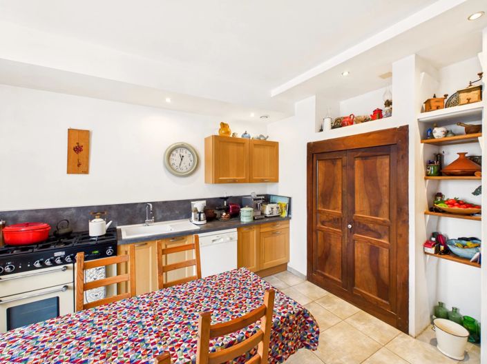 Image No.10-6 Bed House for sale