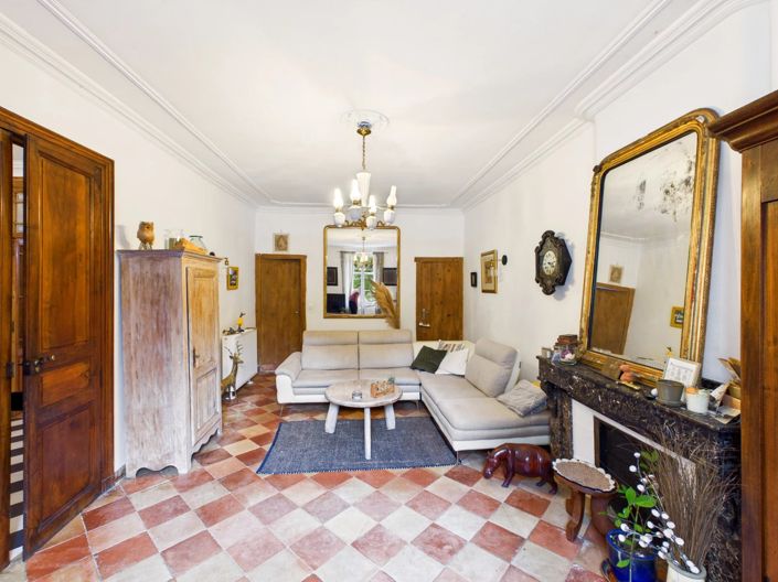 Image No.5-6 Bed House for sale