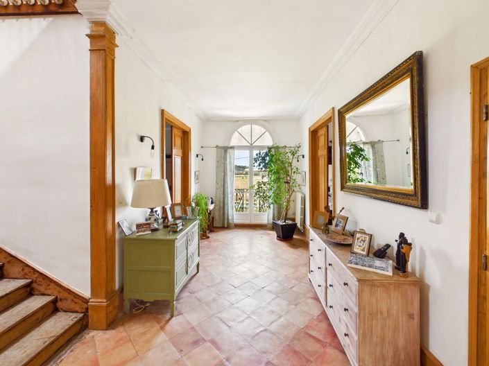 Image No.6-6 Bed House for sale